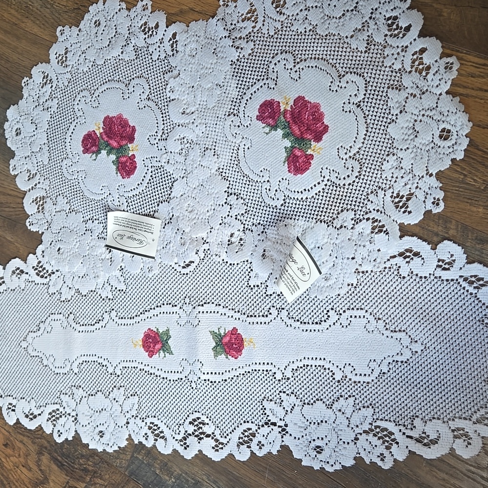 Heritage Lace White Doilies Set Of 3
